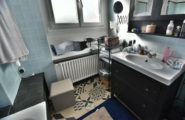 Dept 16 La COURONNE: maison avec 4 ch + 1 Bureau et garage sur terrain