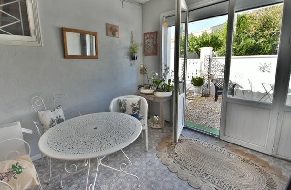 Dept 16 La COURONNE: maison avec 4 ch + 1 Bureau et garage sur terrain