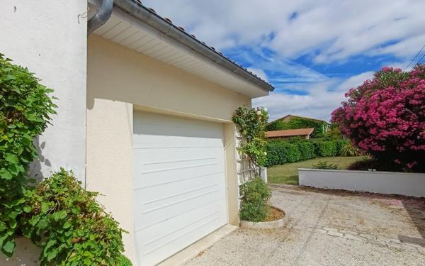 Dept 16 La COURONNE: maison avec 4 ch + 1 Bureau et garage sur terrain