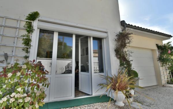 Dept 16 La COURONNE: maison avec 4 ch + 1 Bureau et garage sur terrain