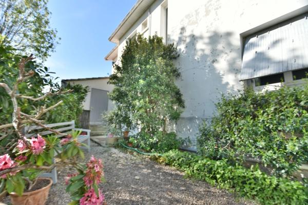 Dept 16 La COURONNE: maison avec 4 ch + 1 Bureau et garage sur terrain