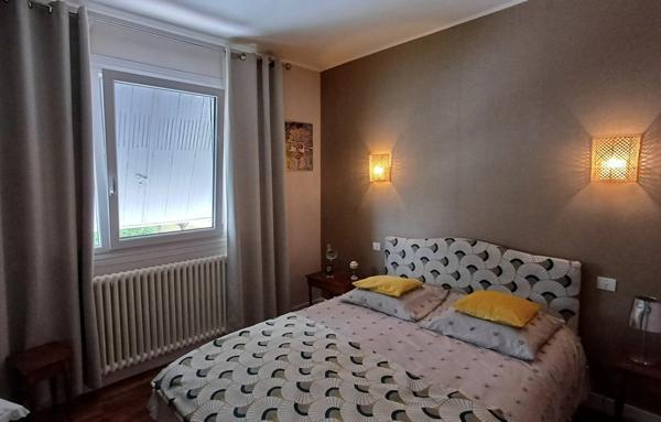 Dept 16 La COURONNE: maison avec 4 ch + 1 Bureau et garage sur terrain