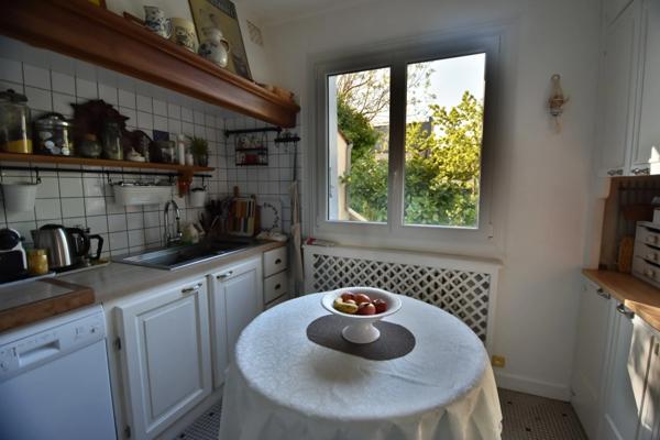 Dept 16 La COURONNE: maison avec 4 ch + 1 Bureau et garage sur terrain