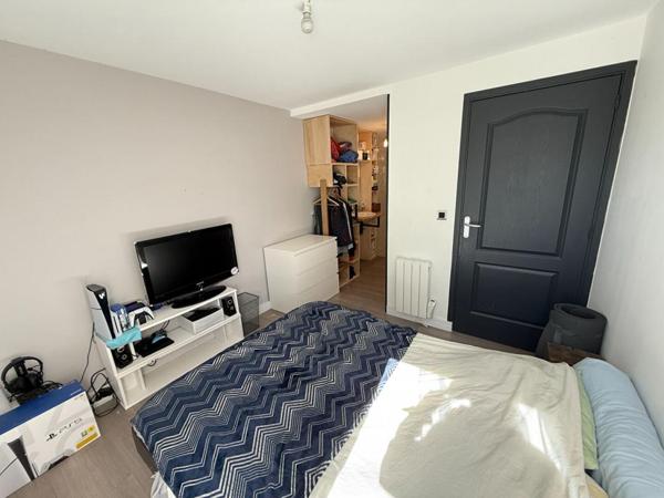 SURZUR CENTRE, Maison de 105 m² sur 375 m² de terrain, 4 chambres, Rénovation complète. À deux pas de la place de l'église