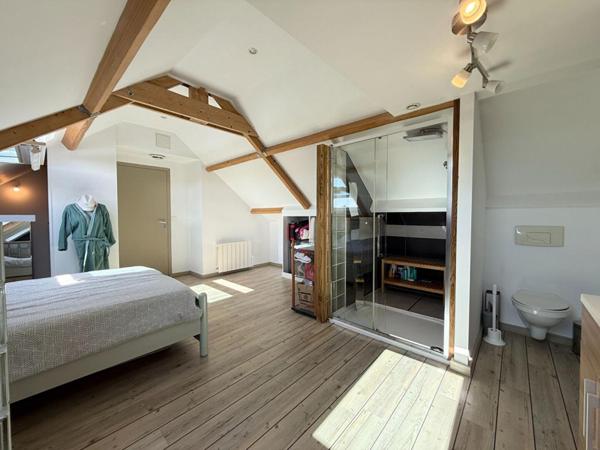 SURZUR CENTRE, Maison de 105 m² sur 375 m² de terrain, 4 chambres, Rénovation complète. À deux pas de la place de l'église