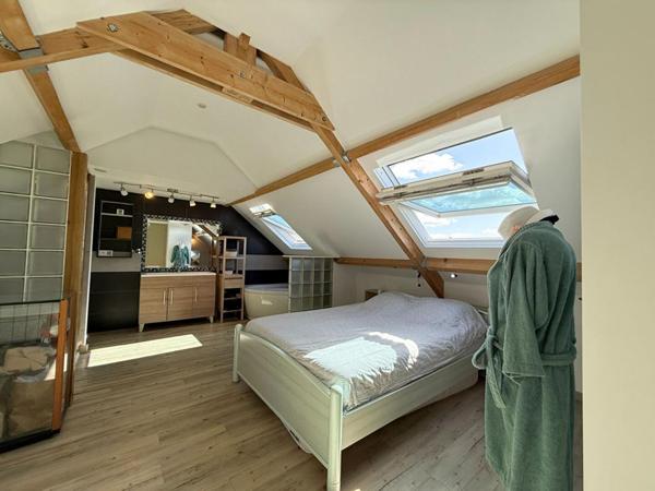 SURZUR CENTRE, Maison de 105 m² sur 375 m² de terrain, 4 chambres, Rénovation complète. À deux pas de la place de l'église