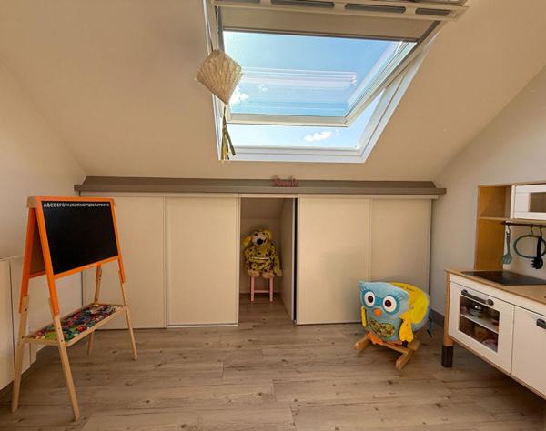 SURZUR CENTRE, Maison de 105 m² sur 375 m² de terrain, 4 chambres, Rénovation complète. À deux pas de la place de l'église