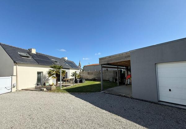 SURZUR CENTRE, Maison de 105 m² sur 375 m² de terrain, 4 chambres, Rénovation complète. À deux pas de la place de l'église