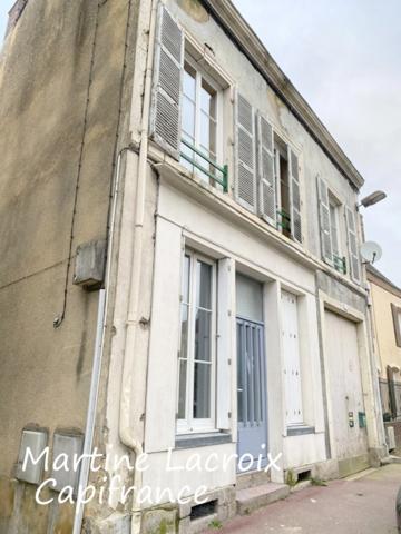 Dpt SARTHE (72), à vendre LA FERTE BERNARD - IMMEUBLE DE RAPPORT - P10 de 199 m² - Terrain de 248 M²