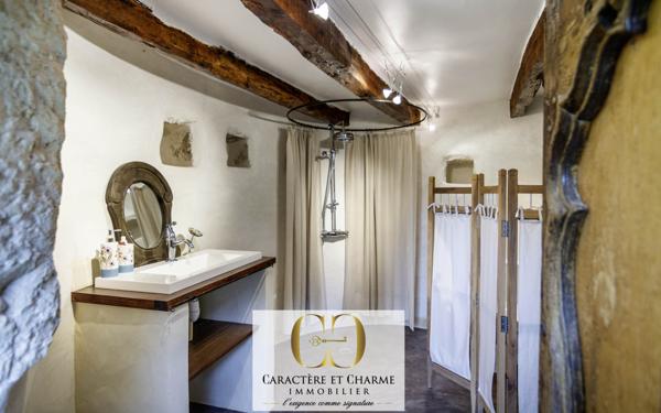 Rocamadour (46500) Propriété Lotoise restaurée : Piscine - Dépendances - 8 hectares - Box chevaux.