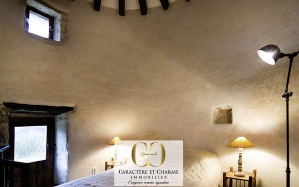 Rocamadour (46500) Propriété Lotoise restaurée : Piscine - Dépendances - 8 hectares - Box chevaux.