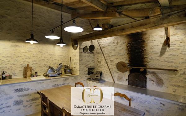 Rocamadour (46500) Propriété Lotoise restaurée : Piscine - Dépendances - 8 hectares - Box chevaux.