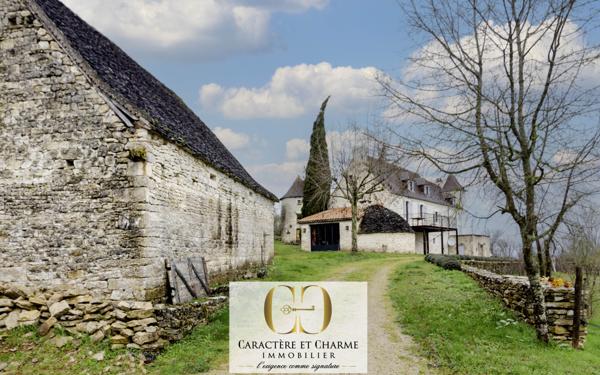 Rocamadour (46500) Propriété Lotoise restaurée : Piscine - Dépendances - 8 hectares - Box chevaux.