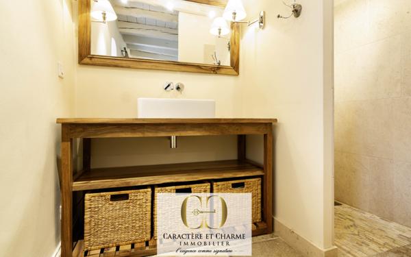 Rocamadour (46500) Propriété Lotoise restaurée : Piscine - Dépendances - 8 hectares - Box chevaux.