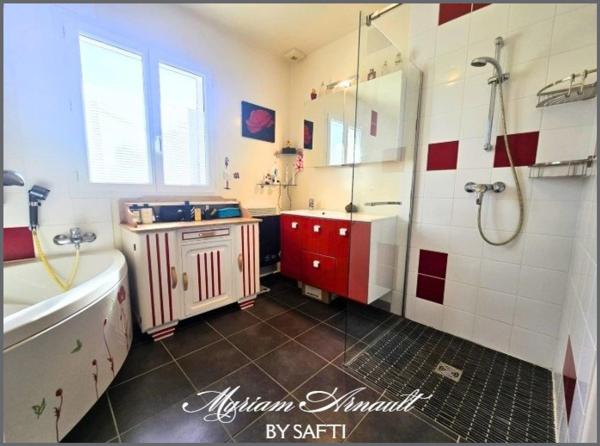 Maison 2011 Plain-Pied 152 m², 4 chambres sur terrain de 4811 m²