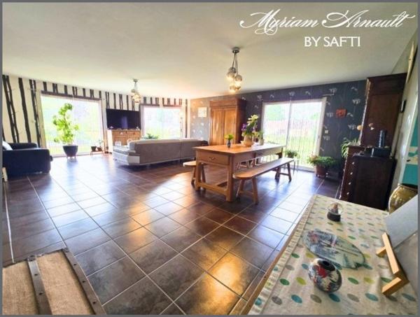 Maison 2011 Plain-Pied 152 m², 4 chambres sur terrain de 4811 m²