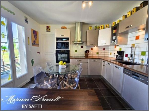 Maison 2011 Plain-Pied 152 m², 4 chambres sur terrain de 4811 m²