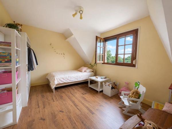 Vente                                                      Maison
                        
                     9 pièces                      165 m2                     à Pont-Audemer