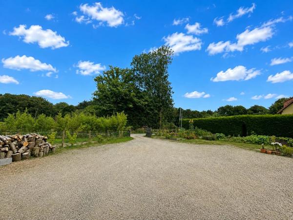 Vente                                                      Maison
                        
                     9 pièces                      165 m2                     à Pont-Audemer