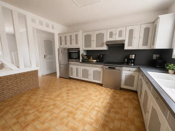 Vente                                                      Maison
                        
                     9 pièces                      165 m2                     à Pont-Audemer