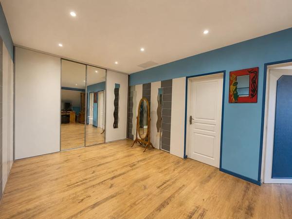 Vente                                                      Maison
                        
                     9 pièces                      165 m2                     à Pont-Audemer
