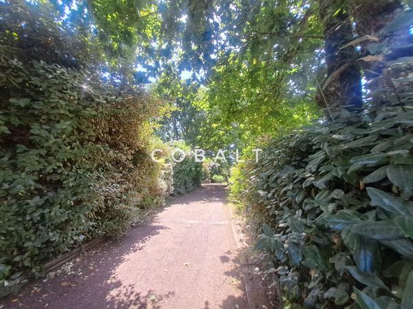 Maison à rafraichir - 235 m² - 5 chambres - Sous-sol complet - Parcelle 918 m² - Secteur Le Guezy