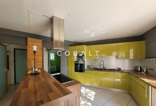 Maison à rafraichir - 235 m² - 5 chambres - Sous-sol complet - Parcelle 918 m² - Secteur Le Guezy