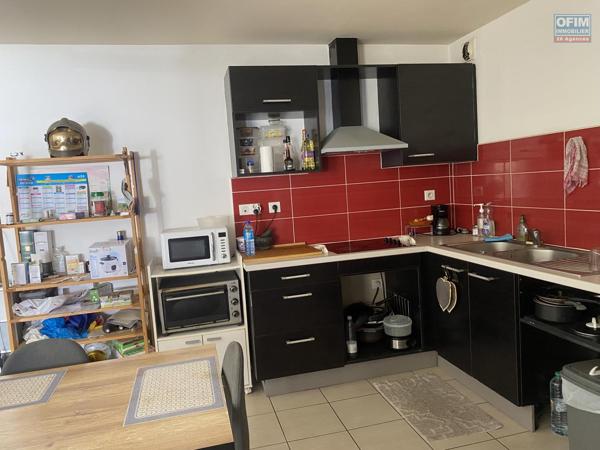 A vendre belle appartement type T3 au centre ville de la Possession avec belle vue mer et montagne .