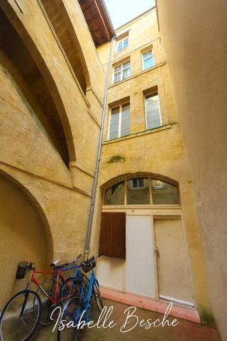 Duplex 2 pièces lumineux au dernier étage, 42 m2, Bordeaux Saint Michel ( centre ville)