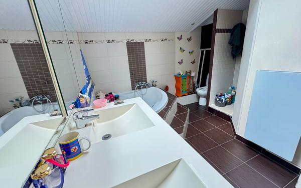 Maison à vendre    5 pièces • 196 m2 Mérignac