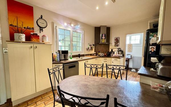 Maison à vendre    5 pièces • 196 m2 Mérignac