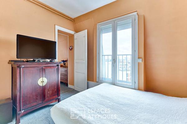 Ensemble de caractère avec balcons en dernier étage