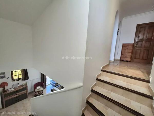 Vente                                                      Maison
                        
                     5 pièces                      140 m2                     à Draguignan