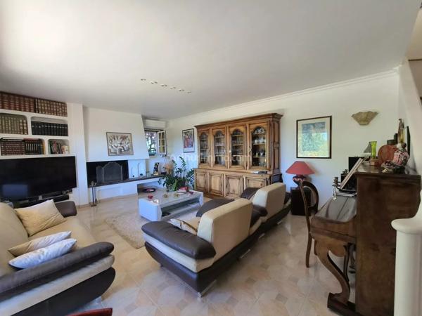 Vente                                                      Maison
                        
                     5 pièces                      140 m2                     à Draguignan
