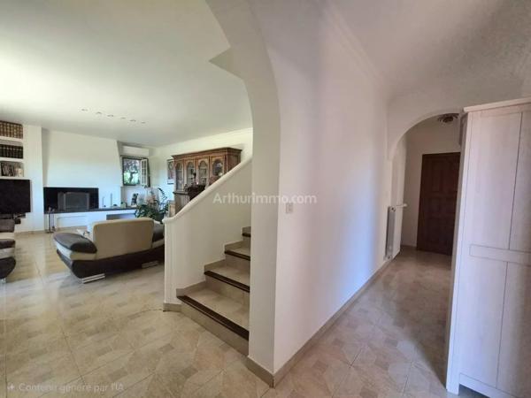 Vente                                                      Maison
                        
                     5 pièces                      140 m2                     à Draguignan