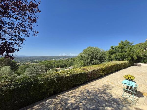 Vente                                                      Maison
                        
                     5 pièces                      140 m2                     à Draguignan