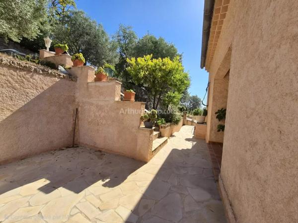 Vente                                                      Maison
                        
                     5 pièces                      140 m2                     à Draguignan