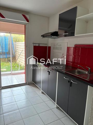 T3 rdc avec jardin 180m2 et piscine en résidence