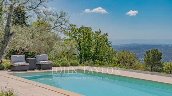 Chateauneuf-Grasse - Charmante propriété offrant une vue époustouflante sur les collines et la mer