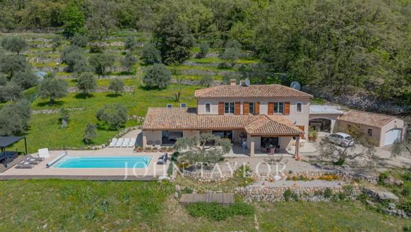 Chateauneuf-Grasse - Charmante propriété offrant une vue époustouflante sur les collines et la mer
