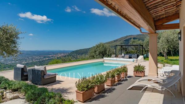 Chateauneuf-Grasse - Charmante propriété offrant une vue époustouflante sur les collines et la mer