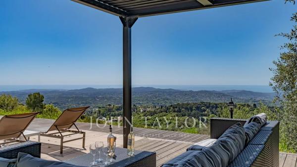 Chateauneuf-Grasse - Charmante propriété offrant une vue époustouflante sur les collines et la mer