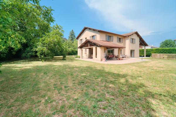 Maison
         8 pièces
        - 200 m² Exclusivité 430 000 € *