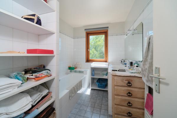Maison
         8 pièces
        - 200 m² Exclusivité 430 000 € *