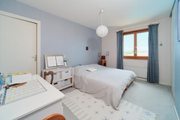 Maison
         8 pièces
        - 200 m² Exclusivité 430 000 € *