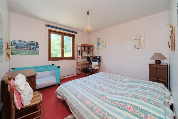 Maison
         8 pièces
        - 200 m² Exclusivité 430 000 € *