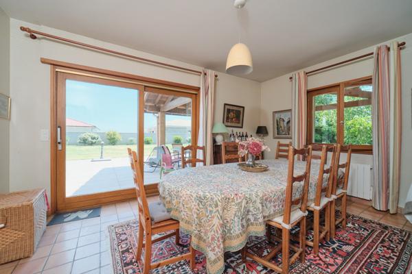 Maison
         8 pièces
        - 200 m² Exclusivité 430 000 € *