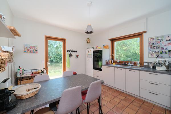 Maison
         8 pièces
        - 200 m² Exclusivité 430 000 € *