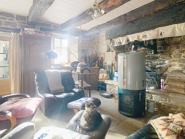 Propriété en pierres 4 chambres -175.56m² -1271m² de terrain