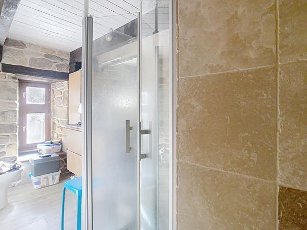 Propriété en pierres 4 chambres -175.56m² -1271m² de terrain